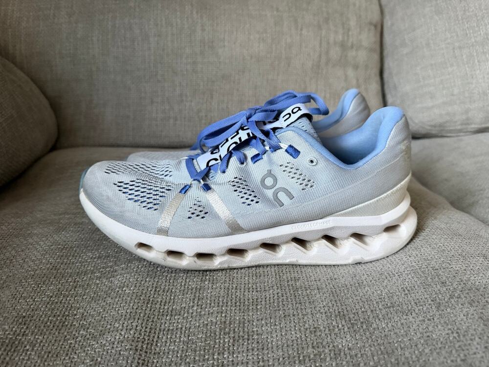 On-Running Cloud surfer running shoes heather gray with blue accent size w’s 9.5